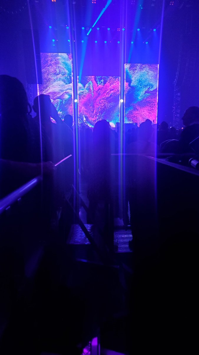 snapisone's tweet image. #TheProperParty929