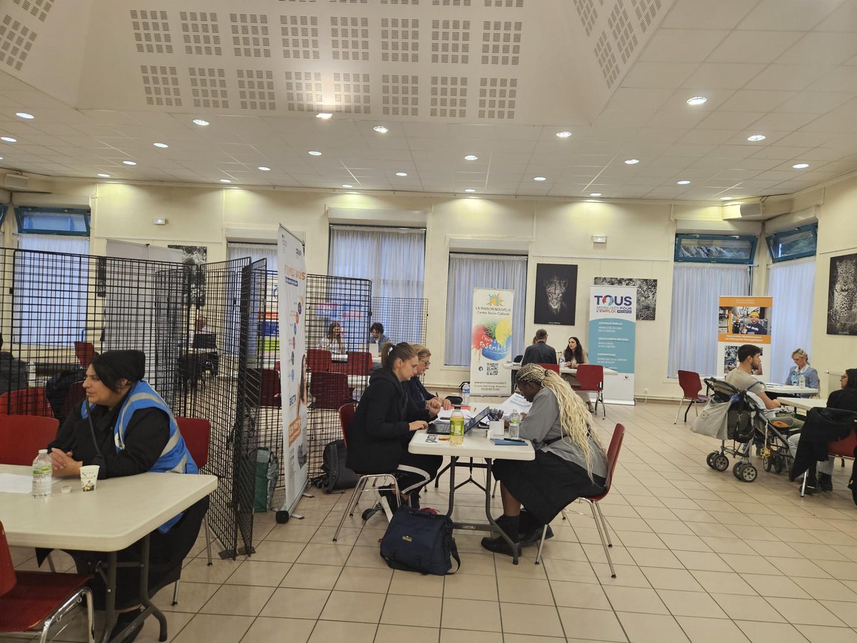 6️⃣ 7️⃣ habitants du quartier St Pierre à Croix ont participé au forum des associations ce mardi 03 octobre.
Quelle satisfaction de voir les sourires à la sorti
📢 RDV le 10/10 pour la suite de l'évènement lors d'un Job dating au sein de la résidence Trulin a croix.
🙏 a <a href="/LMH/">Lars M. Heitmüller (@𝗟𝗠𝗛)</a>