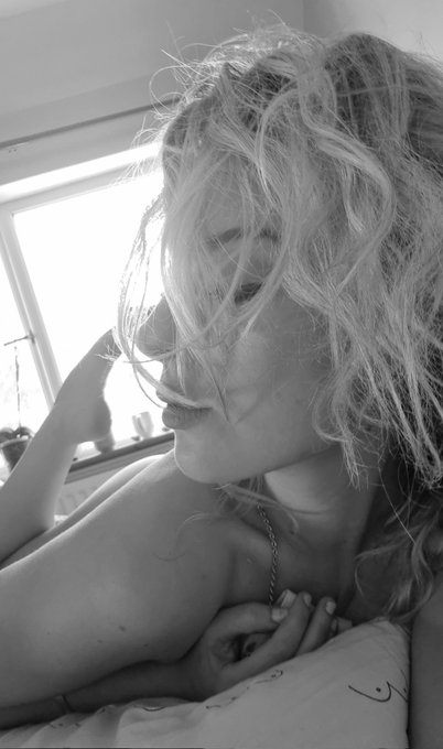 How's your humpday? https://t.co/b3PP58DCeH<a href="/tag/rockingthesexywrinkles"class="tags"><span>#rockingthesexywrinkles</span></a>