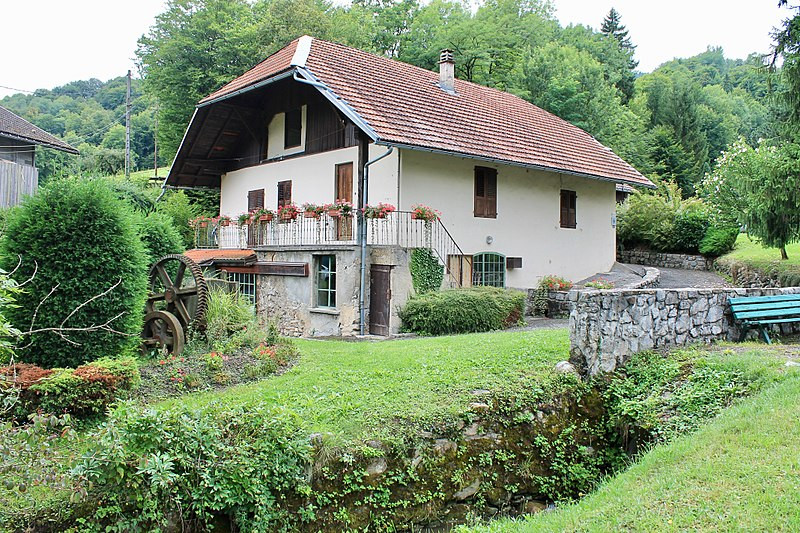 MonumentumFr's tweet photo. Ancienne taillanderie Busillet à #Marthod (#Savoie) Construite au début du XIXe siècle, la taillanderie Busillet existait au moins depuis 1835 ; elle fabriquait des outils utilisés dans les exploitations forest...
Suite 👉 https://t.co/x3raUn6Ytm
#Patrimoine #MonumentHistorique https://t.co/lnPIJTJp3a