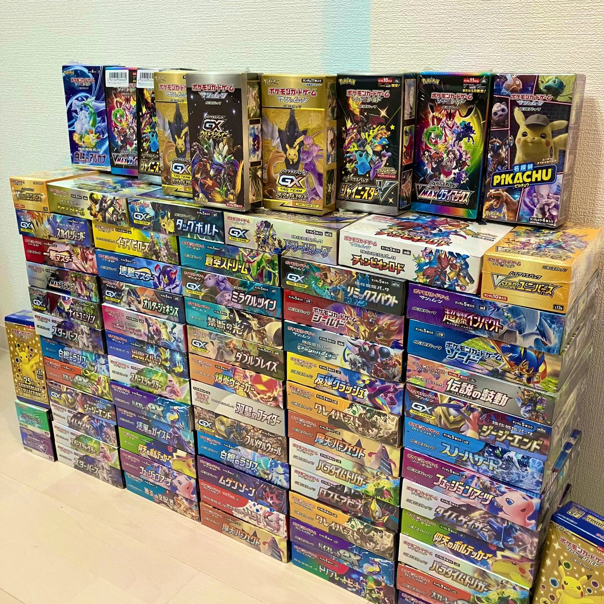 pokemon000get's tweet photo. ✨10月 ハイレートBOXオリパ✨
(過去最高クオリティ･･･？？)

プレゼントは3名ご用意🎁
参加はフォロー＆RT❣️ 詳細は⬇️

全75口‼️
過去最高の種類用意しました😎

1/3の確率で勝ちです🎯✌️
残りの2/3でも、ほぼ絶版でトントン多数✨️
とにかく今回は豪華です✨✨

これだけの種類があれば、開封の楽しさは普段の倍以上✨️

10/6(金)の21時半と22時から受付開始‼️
詳細は⬇️⬇️

発送予定は10/16(月)‼️

プレゼント①「白銀のランス BOX」
プレゼント②「裂空＆蒼空 1パック」
プレゼント③「アローラ＆イーブイ 1パック」
これはかなり熱いでしょ？😎🔥🔥

皆様の熱い挑戦をお待ちしてます🔥🔥