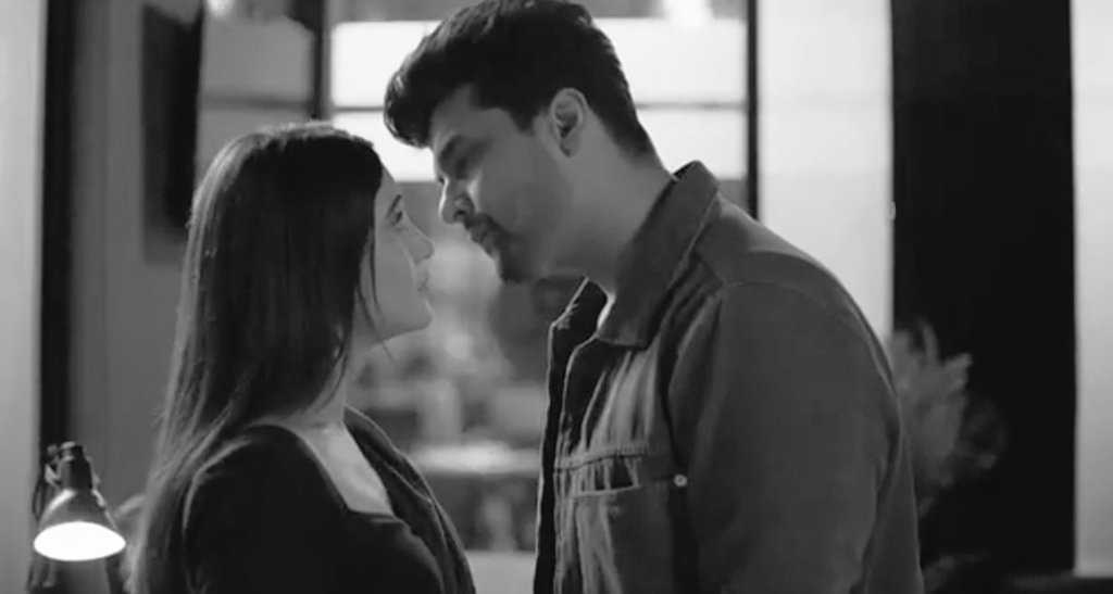 DAMN! DAMN! DAMN!!!🥵
#Barsatein #AraNsh