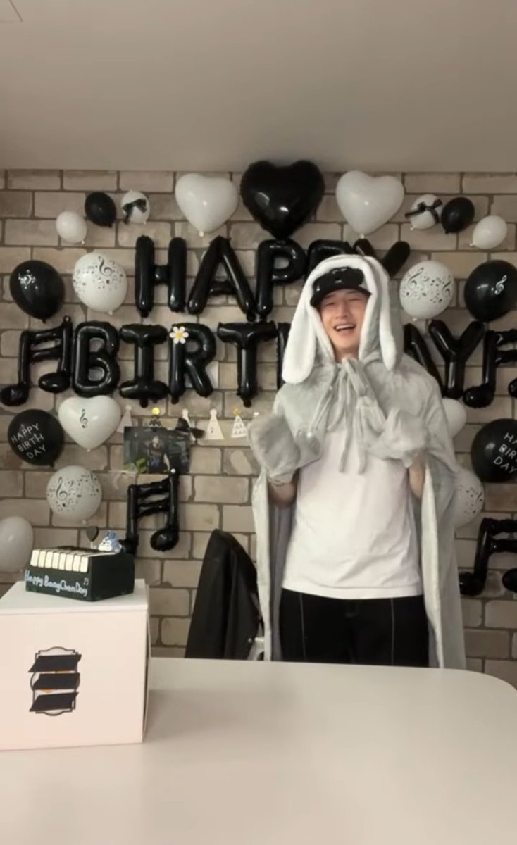 st4y_o's tweet photo. Happy late birthday Chan!! We love you so much🩵🩵

#BangChan #skz #HappyBirthday https://t.co/AH4KE3OD10