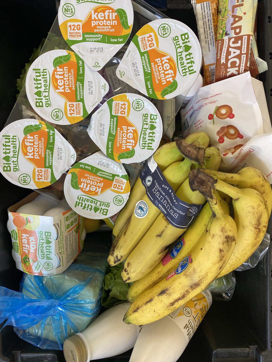 SBFamiliesProj's tweet photo. Special thank you to our friends at @CityHarvest_LDN for their generous food donations. Because of them we are able to support many families with groceries during the difficulties of the cost-of-living crisis! #cityharvestlondon #foodbank #familycharity #sbfp #costoflivingcrisis https://t.co/dcIgjOkKPS