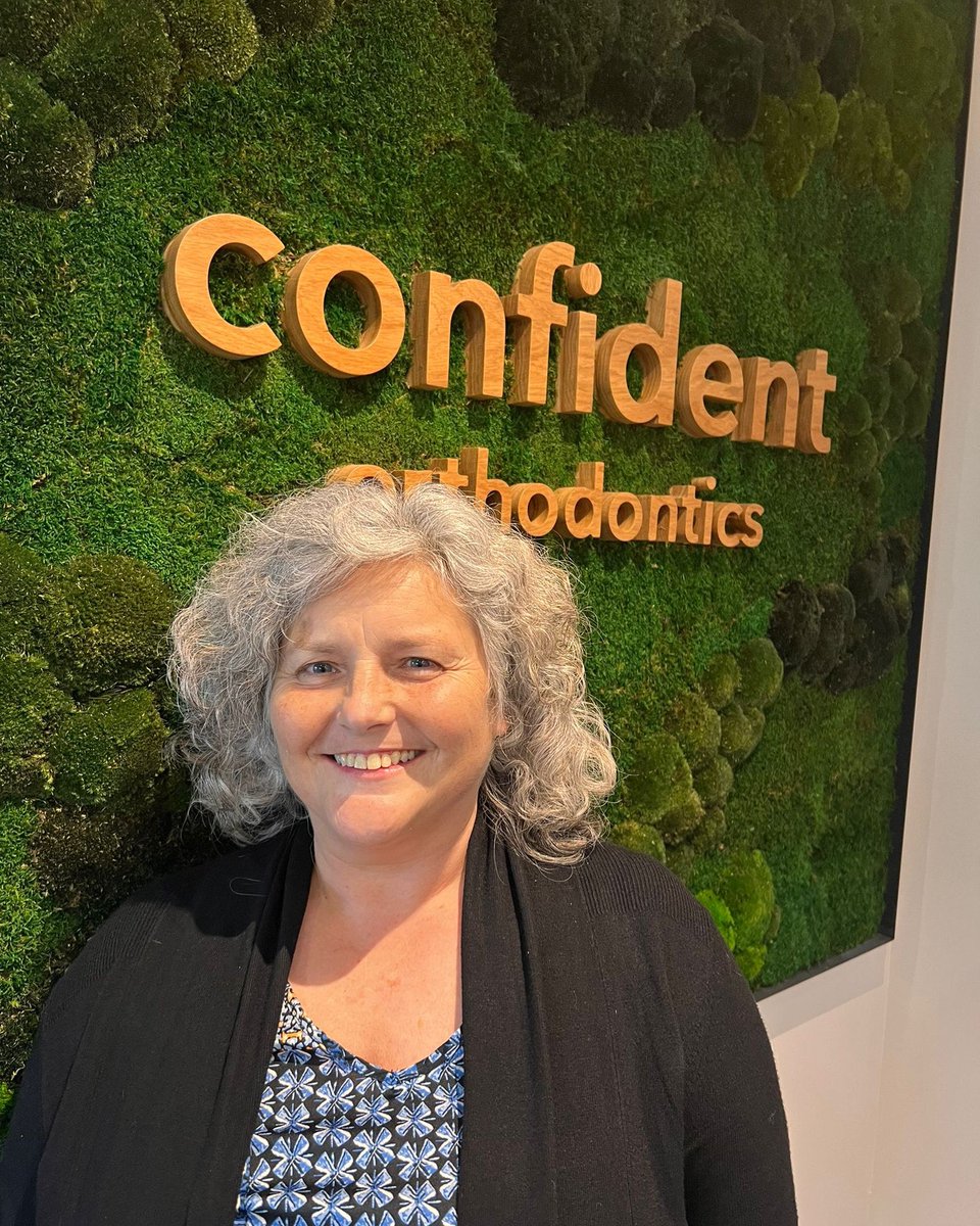 ConfidentOrtho's tweet photo. Katherine’s radiant smile post fixed appliance treatment is lighting up our feed. Ever since her debond, she’s been showcasing her dazzling smile, and we’re so proud to have been part of her transformation journey. P.s. Thank you to Katherine for our lovely card &amp; yummy goodies! https://t.co/plnFJWqX2z