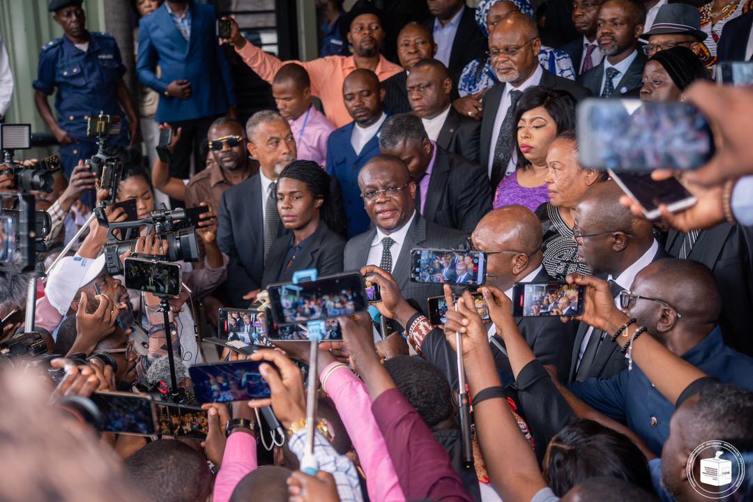 ÉLECTIONS 2023 | Le Bureau de Réception et Traitement des Candidatures (BRTC), au siège de la Commission Électorale Nationale Indépendante (CENI), a enregistré, le dossier de candidature à la présidentielle du 20 décembre 2023 de <a href="/moise_katumbi/">Moise Katumbi</a>, déposée par M. Hervé DIAKIESE, le