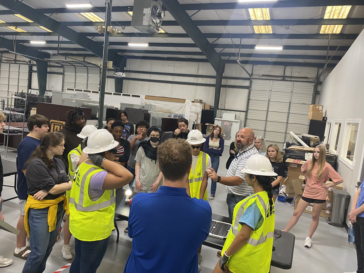 capefearcte's tweet photo. Thank you Lee Spruill for sharing great workforce development opportunities for our students in Utility Solar at @blueridgepower
@VLeeSpruill @MsBandurraga @CTEforNC @cte_ccs https://t.co/bRtk33Kctc