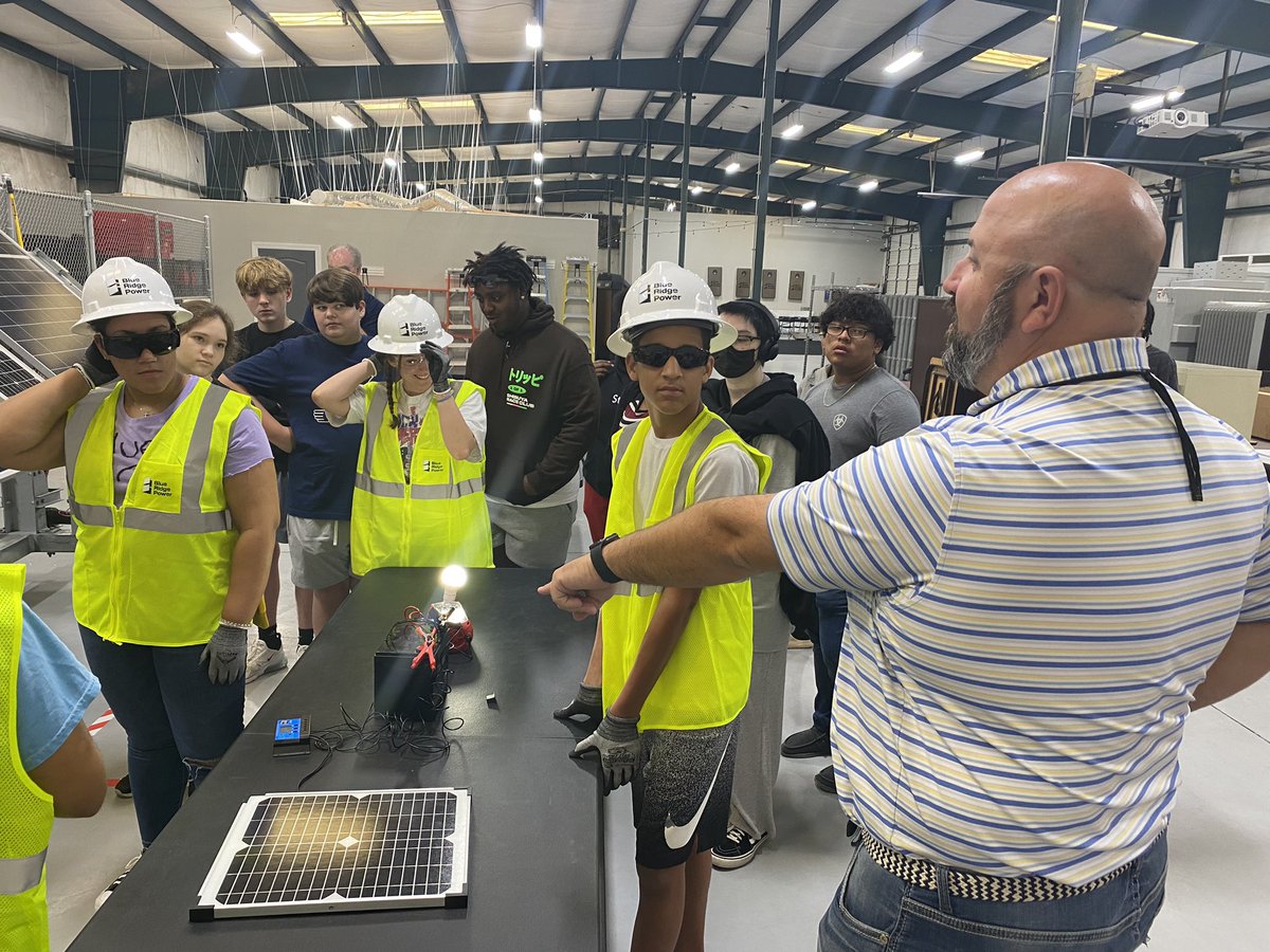 capefearcte's tweet photo. Thank you Lee Spruill for sharing great workforce development opportunities for our students in Utility Solar at @blueridgepower
@VLeeSpruill @MsBandurraga @CTEforNC @cte_ccs https://t.co/bRtk33Kctc