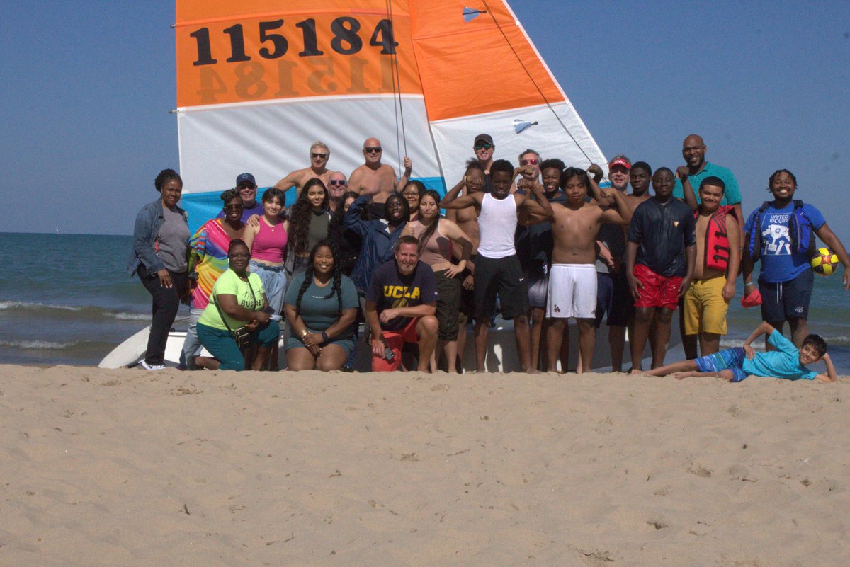 BHGHIL's tweet photo. Our Scholars wrapped up summer with a day full of sailing, jet skiing, and beach time with our good friends from Making Life Better! MLB, we are so grateful for your support and for also making life FUN! BHGH loves MLB! 💙🧡🌞⛱⛵ 💙🧡 https://t.co/9CksU78R0t
