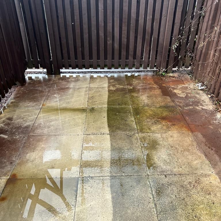 _TMSLtd's tweet photo. One recent project was to clean and re-paint a bin store that had become rather messy and covered in algae and dirt.

We quickly got on top of the job, jet washing, cleaning and spray painting the wood to protect it and soften the look of the structure. 

https://t.co/GpwHwH9qlQ https://t.co/HjT2mM6TA6