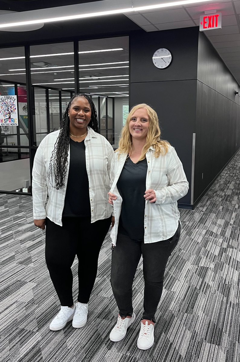 Good morning from your favorite TMS twins!! <a href="/Ms_Hand_TMS/">Ms.Hand-TMS</a>  #TMSsleuth #TurnerFamily