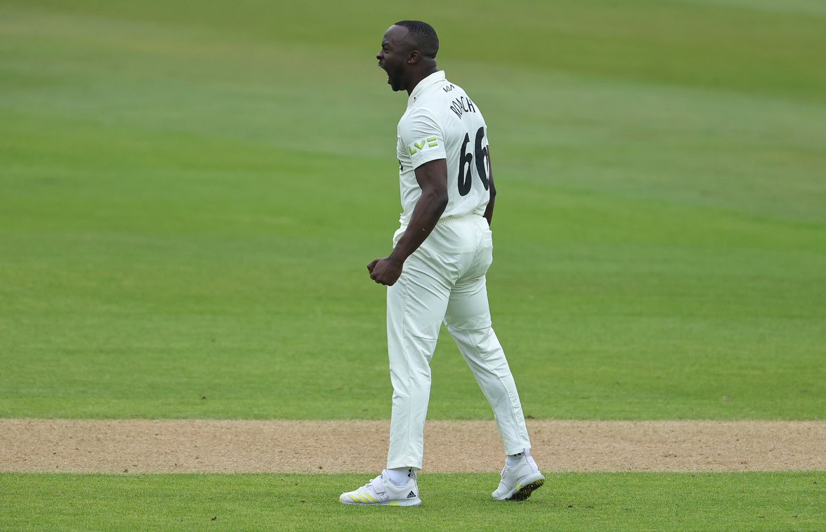 King <a href="/KemarAJR/">𝓚𝓮𝓶𝓪𝓻 𝓐𝓷𝓭𝓻𝓮' 𝓙𝓪𝓶𝓪𝓵 𝓡𝓸𝓪𝓬𝓱</a> 👑🏆 

Kemar took 26 wickets to help Surrey to back-to-back County Championship titles! 

In May, Kemar was also awarded his Surrey county cap 🧢

Thank you once again for your hard work and dedication to the Three Feathers 🪶🪶🪶 

🤎 | #SurreyCricket