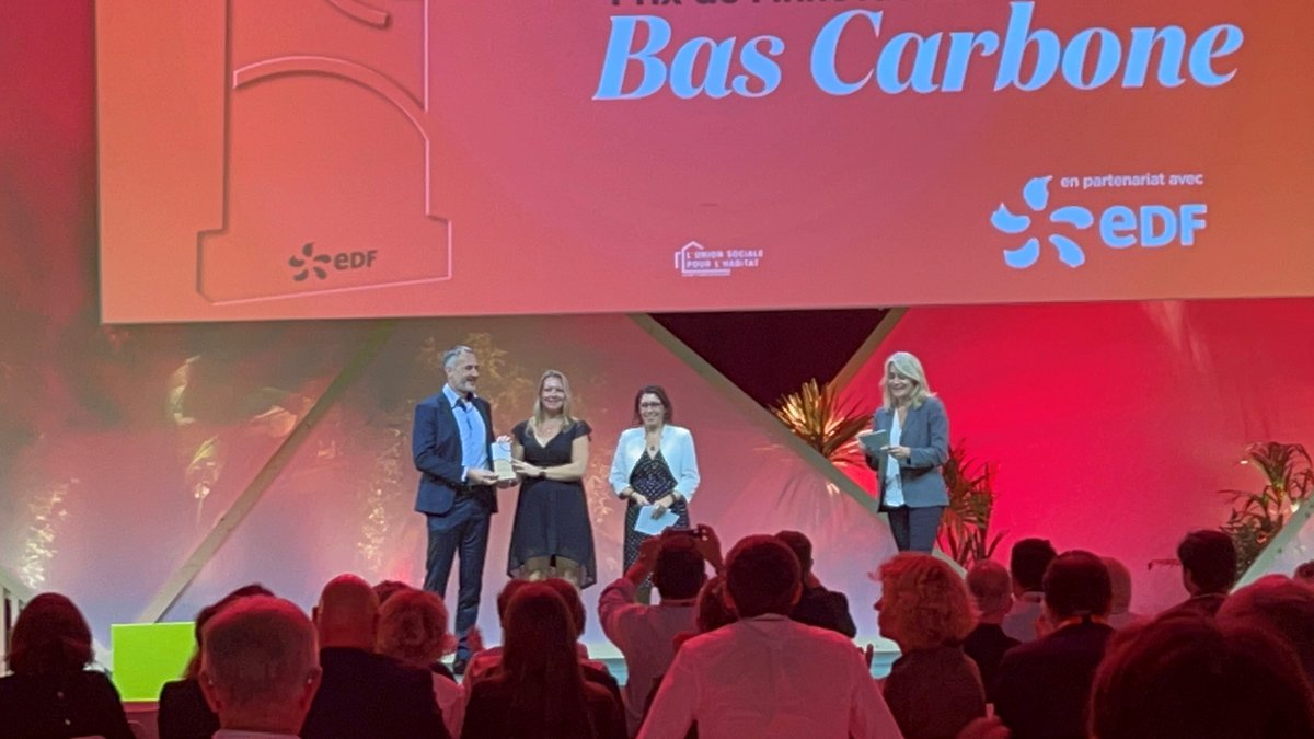 Bravo à <a href="/PartenordH/">Partenord Habitat</a> et l'ensemble des partenaires de GROUPEE 4.0 dont #EDF fait partie avec <a href="/enedis/">Enedis</a>, <a href="/ReseauCitiz/">Réseau Citiz</a>, <a href="/ArtsetMetiers_/">Arts et Métiers - ENSAM</a> <a href="/pole_MEDEE/">Pôle MEDEE</a>  ! 👏

👉 L'expérimentation  est lauréate du prix "Bas Carbone" au trophée innovation du Congrès Hlm 2023 de l'<a href="/UnionHlm/">UnionHlm</a> 🏆