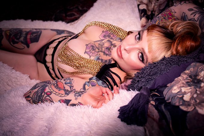 Amanda Valentine 📸  Jessica Saint hair &amp; makeup https://t.co/M5pizvtWNQ<a href="/tag/mvsales"class="tags"><span>#mvsales</span></a>