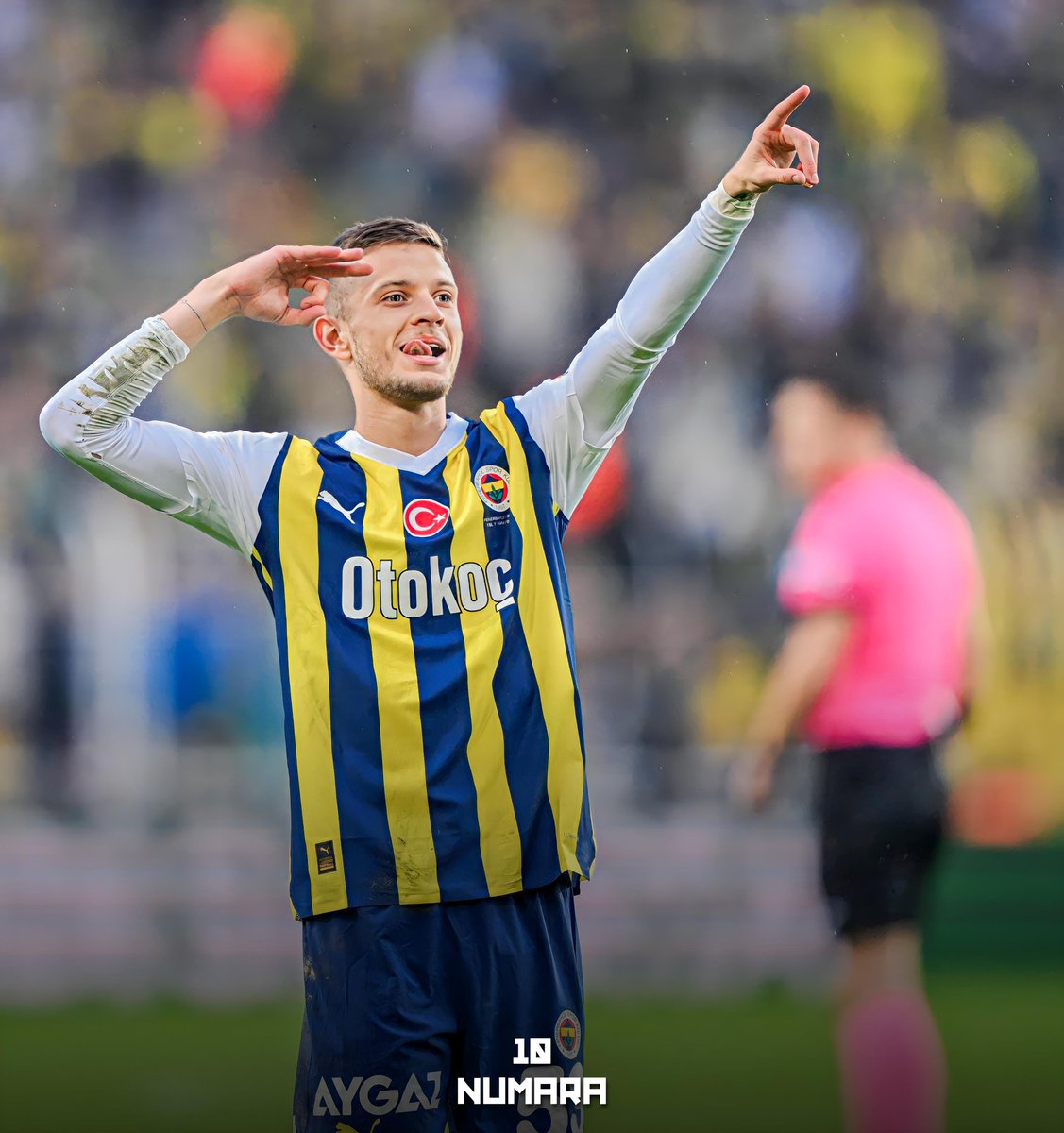 10_NUMARA__'s tweet photo. 💶 | Fenerbahçe yönetimi, Szymanski'nin olası transferinde minimum bonservis bedelini 30.000.000 € olarak belirledi. 

❓| Sizce 30.000.000 € Szymañski için makul bir bedel mi ? Düşüncelerinizi yorumlarda belirtin. 👇🏻 https://t.co/Bc56w2372K