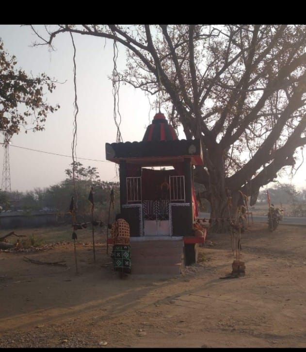 WeHateCorrupt's tweet photo. @CMO_Odisha @MoSarkar5T @PRDeptOdisha ପଞ୍ଚାୟତିରାଜ ବିଭାଗରେ କାମ କରୁଥିବା ସମ୍ପୃକ୍ତ ଯନ୍ତ୍ରୀଜଣକ ଲୋକଙ୍କ ଟିକସ ଦିଆ ପଇସାକୁ ନିଜର ପୈତୃକ ସମ୍ପତ୍ତି ଭାବି ଆତ୍ମସାତ କରିବା ବାସ୍ତବରେ ଆଶ୍ଚର୍ଯ୍ୟ କର ଘଟଣା। @DMBargarh ଘଟଣାର ତଦନ୍ତ କରି ଦୃଢ଼ କାର୍ଯ୍ୟାନୁଷ୍ଠାନ ଗ୍ରହଣ କରିବାକୁ ଅନୁରୋଧ @PradeepJenaIAS https://t.co/Q13EaS4KCX
