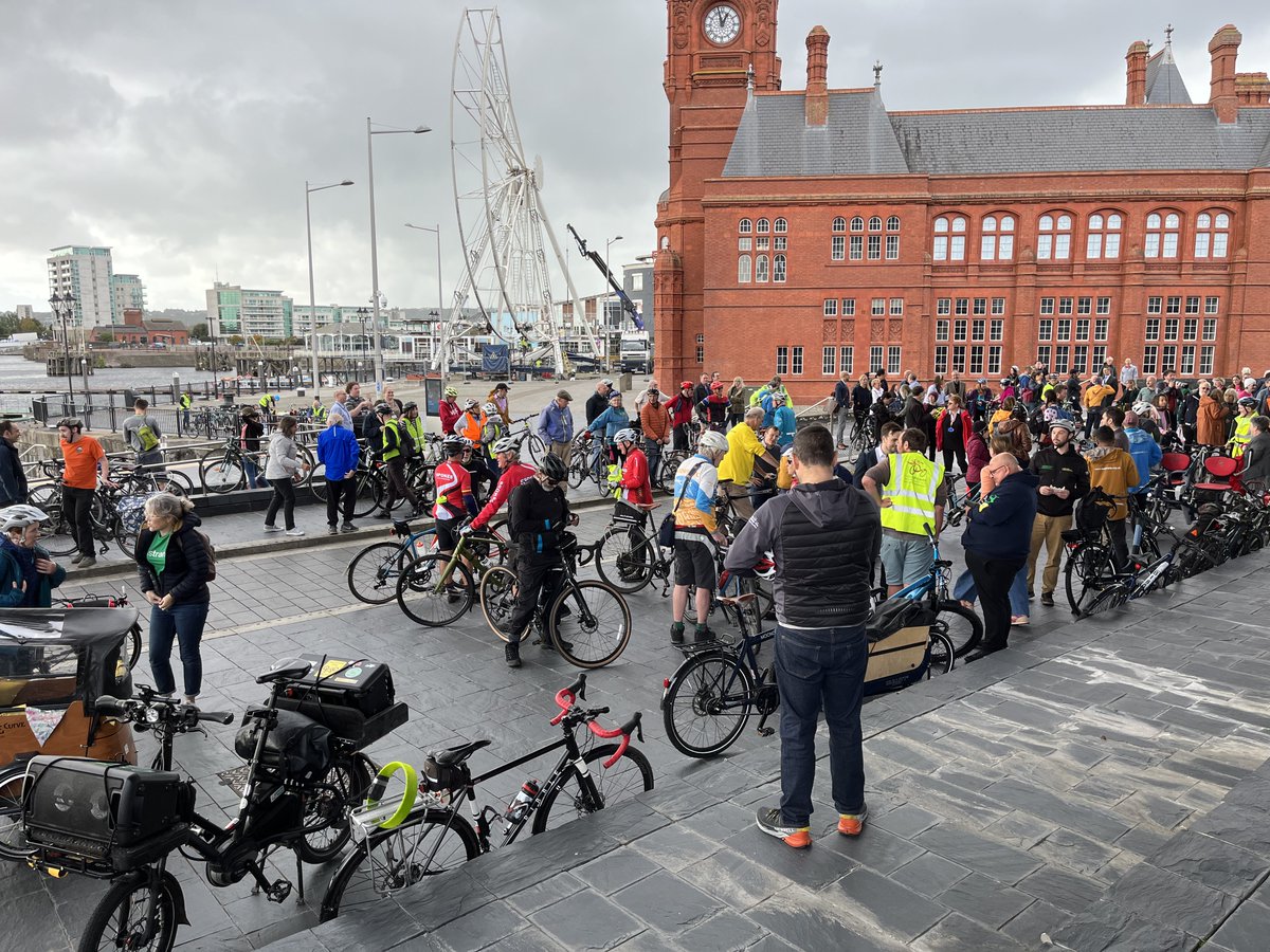 CdffCycleCity's tweet image. Fantastic turn out to mark the 10th anniversary of the #ActiveTravel Act in Wales 📷- a mass cycle from Pedal Power to the Senedd !
