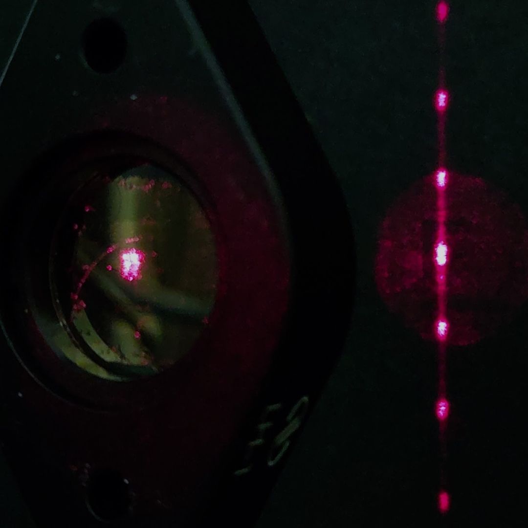 Scientists from University of Cambridge and University of Exeter have cracked the code of light-matter interaction! They have discovered ‘ultra-strong coupling’ in the mid-infrared spectrum that could help create better LEDs, lasers, &amp; more. #Nanophotonics phy.cam.ac.uk/news/cambridge…