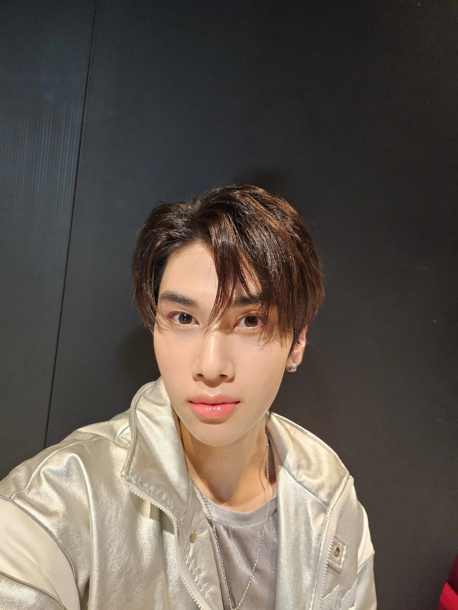 dunknatachai's tweet photo. ขอบคุณที่มาดูหนังด้วยกันนะครับ วันนี้ดังรู้สึกสนุกแล้ว enjoy มาก��เลย ที่ได้เจอแล้วเล่นกิจกรรมกับทุกๆคนนะครับ กลับบ้านดีๆนะครับ ❤️✌️ #SFxJoongDunkJimmySea https://t.co/XhMH5AEYao