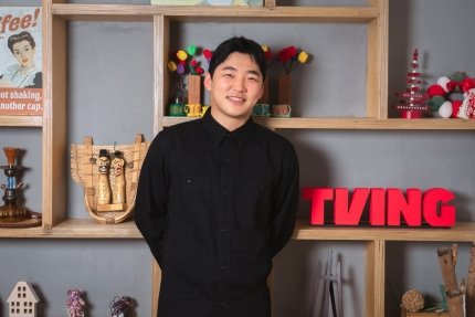 namubinn's tweet photo. director and ceo park Heeyeon and Yoo Gyuseon interview talking about casting panel mc for blossom with love. 

 👤: I wanted to have MC in the show, so I recruited them based on that standard. I thought it would be good for the mc panel to express themselves honestly.. https://t.co/pFOd7iKojP