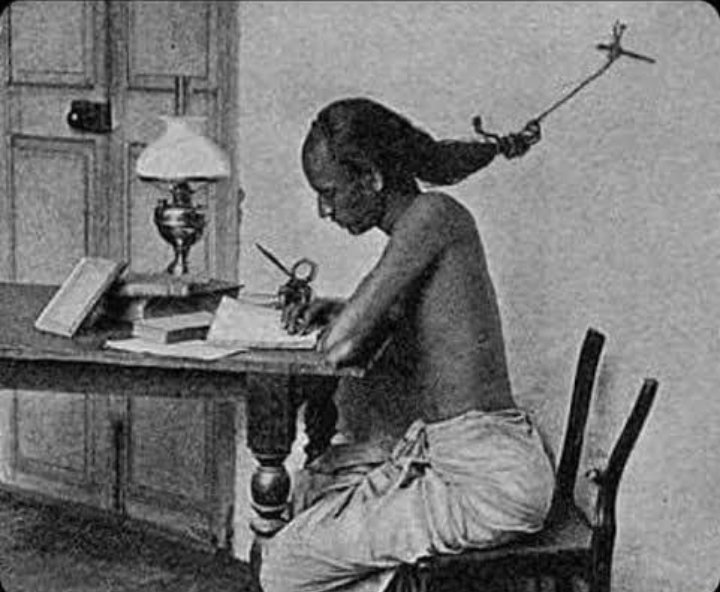 An Indian student studying at the University of Madras in Tamil Nadu, 1905. While studying late at night, students use to tie their hairs to a nail in the wall to prevent themselves from falling asleep.

🔔@Everything_Science