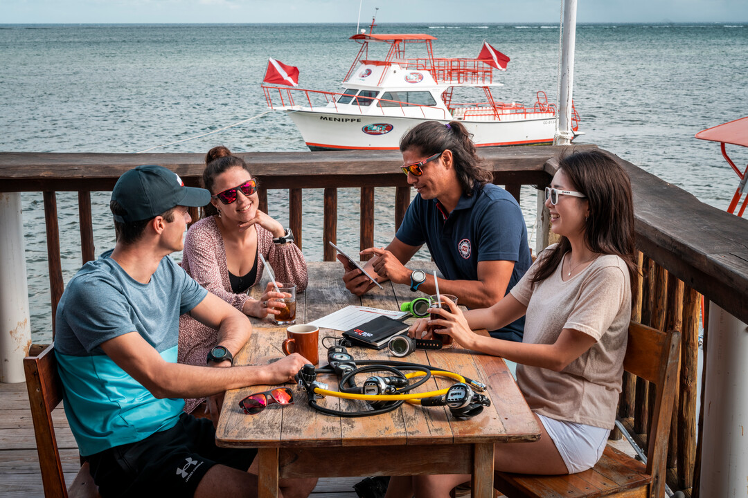 diveSSI's tweet photo. Do you prefer a paper logbook or do you use the MySSI App? And why? ☺️

📸: mares/Predrag Vuckovic

#wearessi #logbook #divelog #myssiapp https://t.co/YV1NGyeaJw