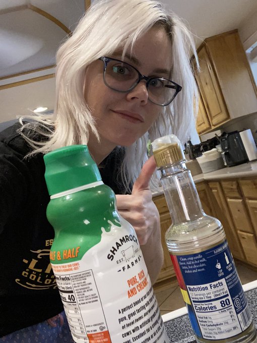 My parents know me too well they always got my creamer and syrup for coffee at home https://t.co/qb1