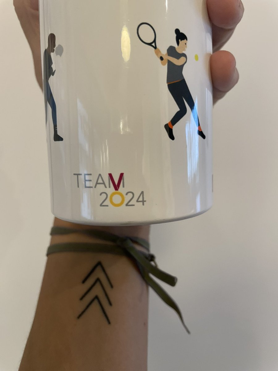 Soune_SERRE's tweet photo. JOIE DANS MON ❤️
Tellement heureuse à l’idée de porter la flamme, les valeurs de l’olympisme et les rêves d’un gamin, Demba, qui s’imagine courir un jour sur les traces de Bolt ou Gebresselassie. 
Merci au @GroupeSNCF de me permettre de lui prouver qu’il faut croire en ses rêves! https://t.co/PXiMg2LSKt