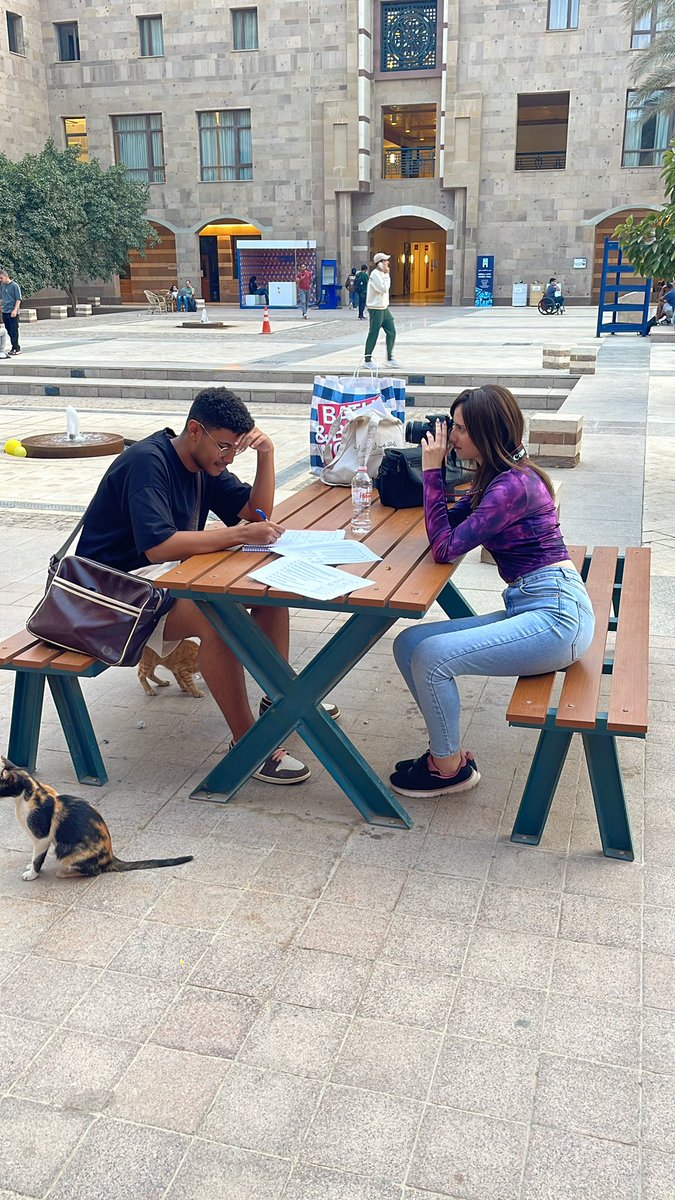 Mashrafff1's tweet image. Getting my work done while being photographed. 📸
Menna Ahmed~ Economics major 

#JRMC2202

#JRLweb