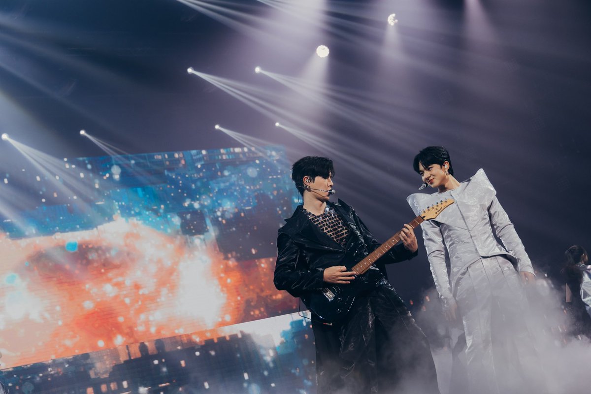 zee_pruk's tweet photo. Thank you everything and everyone for making this beautiful moment happen, and I believe that something good is waiting for you in every ‘Another Life’. I love you and thank you for always supporting us.

#ZeeNuNew1stConcert https://t.co/5b0tj2yWMb