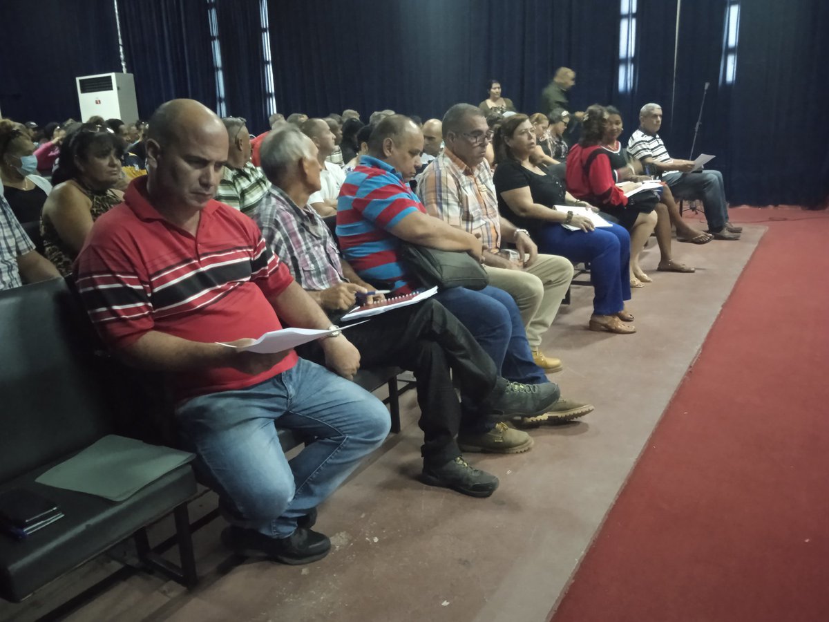 En #Jatibonico capacitación para el proceso de rendición de cuentas del  delegado a sus electores en el XVIII Período Mandato a efectuarse del 15/10/ al 17/11/2023.
#SanctiSpíritusEnMarcha 
#PoderPopular
<a href="/AlexisLorente74/">Alexis Lorente Jiménez</a> 
<a href="/AidaDiazFernnd1/">Aida Diaz Fernández</a>