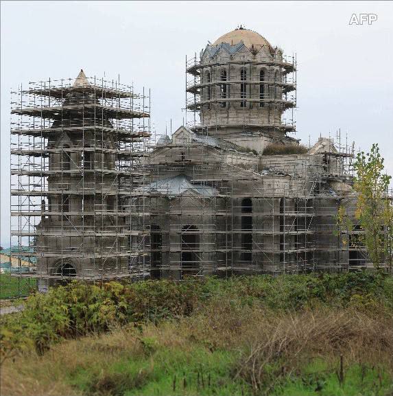 ImperioArmenia's tweet photo. Los azerbaiyanos desfiguraron la catedral armenia de Ghazanchetsots en Shushi. Azerbaiyán está profanando y destruyendo todo rastro de armenios en #Artsakh. https://t.co/ijKTUBIl3U