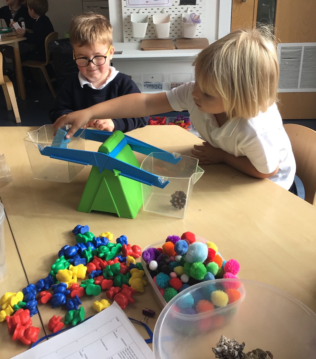 AvonwoodEYFS's tweet photo. This week Foundation have been learning about different measures including mass, length and height. We have been using balance scales to see which objects are heavier and lighter as well as comparing the length of ribbons. https://t.co/qJpbybC9Di
