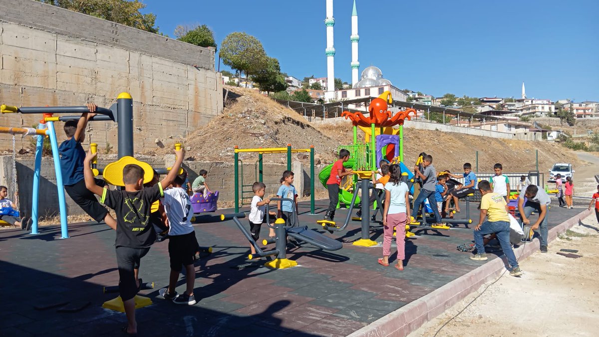 HamzaOzbilgi's tweet photo. Depremin çocuklarımız üzerindeki psiko-sosyal etkisini en aza indirmek için 13 Köyümüz de Çocuk Parkı ve Sosyal Donatı alanları çalışmamız Valiliğimiz ve İpek Yolu Ajansımızın destekleriyle nihayete erdi.
İlçe halkımıza ve çocuklarımıza hayırlı olsun.
#KilisValiligi
#Musabeyli https://t.co/PRTto0k74N