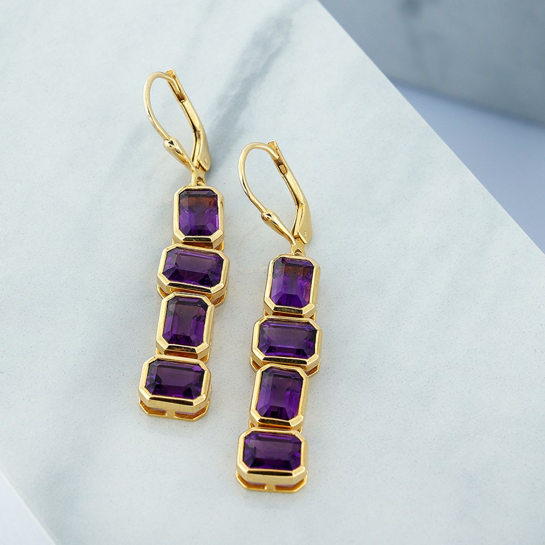 CocreateConnect's tweet image. Your search for the perfect everyday wear pair of earrings ends here!
If we may say so ourselves, amethyst encased in 18kt gold plated silver is a sight to behold and nearly impossible to resist.

#amethyst #amethystearrings #earjewelry #jewellery #jewels #danglers #earrings
