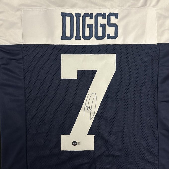 Your_Guy_Nix's tweet photo. I’m teaming up with @TSE_Dallas to give this Trevon Diggs autographed jersey away!

For a chance to win:

- Repost this post
- Follow me
- Follow @TSE_Dallas

For an extra entry, subscribe to my YouTube: https://t.co/rbU7HiOJ7M

I’ll pick a winner on Monday 10/9! https://t.co/0QfOCsdsmZ