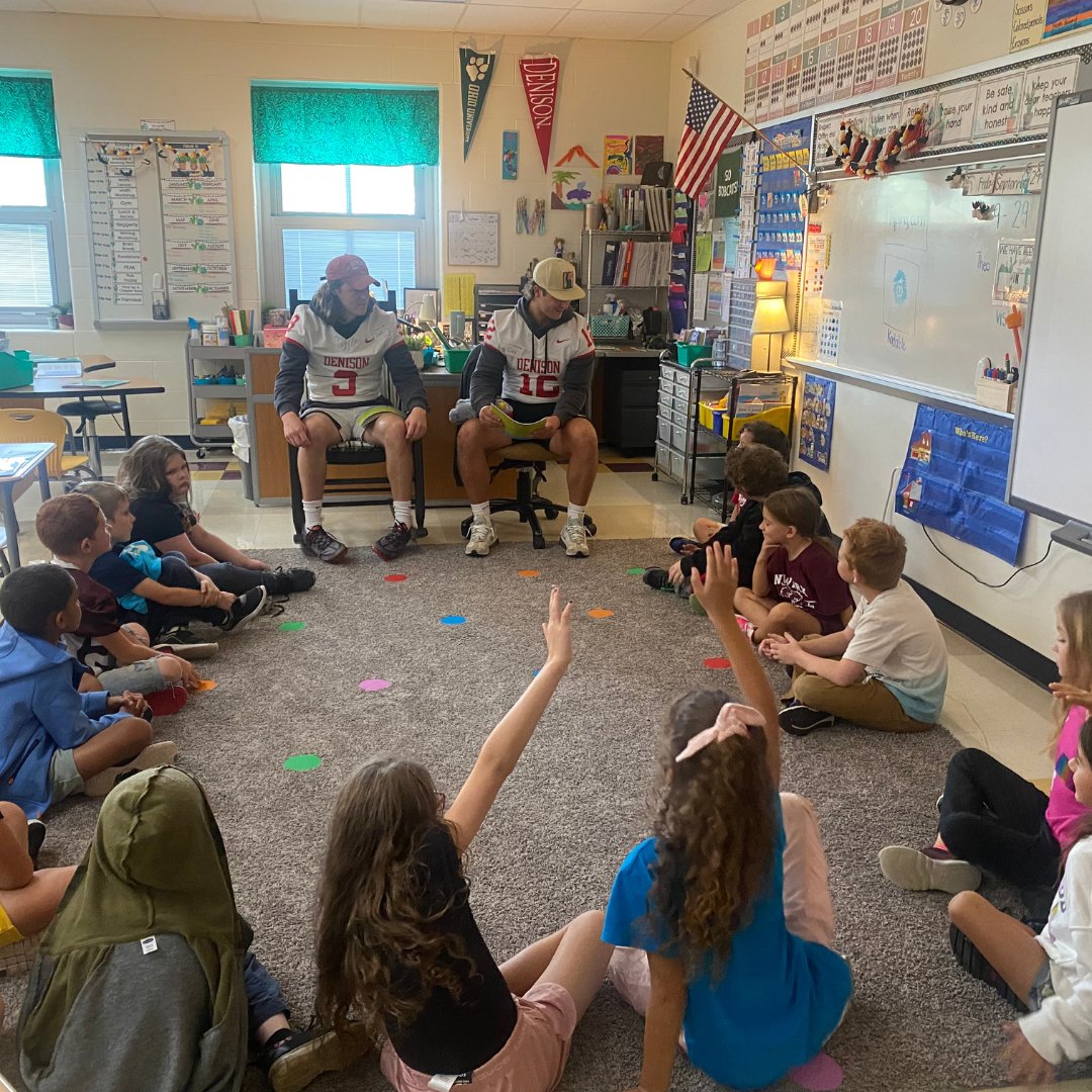 IKnowICan88's tweet photo. Last Friday, @denisonu football players visited @newark_schools to read the I Know I Can book to 2nd graders! This was a great opportunity to inspire young students to dream big about their futures while introducing the idea of college in a fun &amp; meaningful way. #dreambig https://t.co/odDJacRmxG