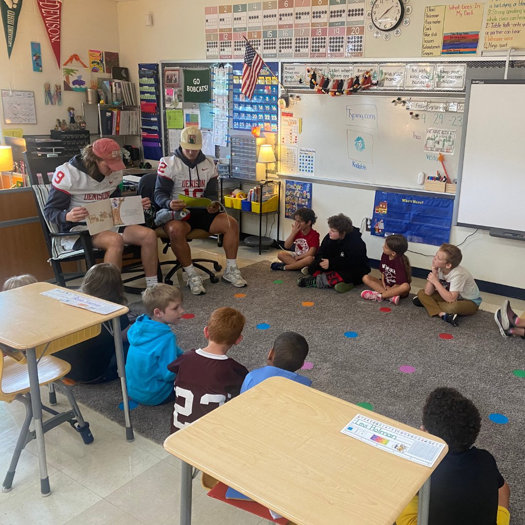 IKnowICan88's tweet photo. Last Friday, @denisonu football players visited @newark_schools to read the I Know I Can book to 2nd graders! This was a great opportunity to inspire young students to dream big about their futures while introducing the idea of college in a fun &amp; meaningful way. #dreambig https://t.co/odDJacRmxG
