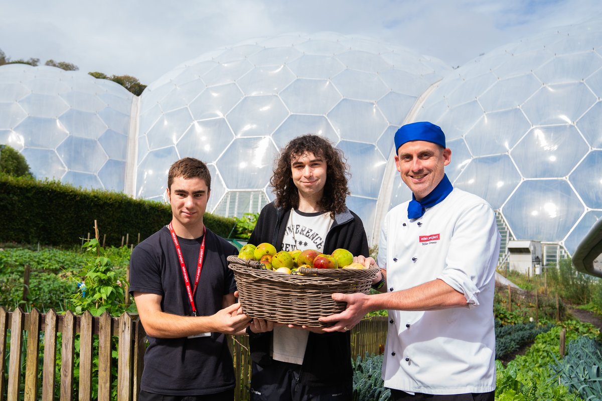 EdenProject's tweet photo. 🍎 Apples from our orchard have been harvested, pressed, cooked and served to visitors by participants of the COMPASS project, aimed at supporting young people not in education, employment or training 💚🧭 #FindYourDirection @CornwallCouncil @CSW_Group @EU_Social https://t.co/wK2OtZLQyT