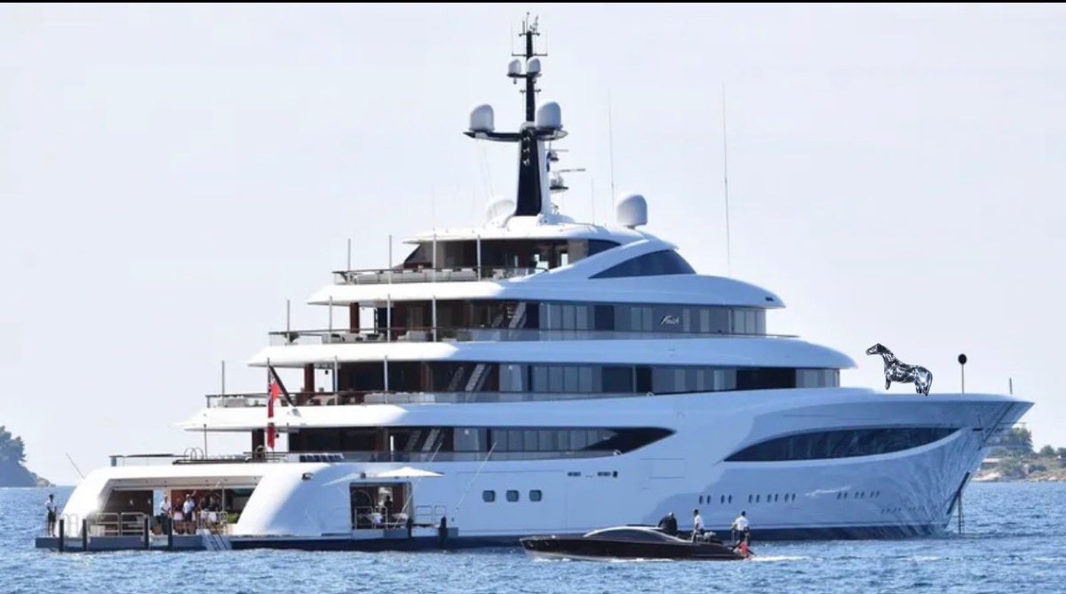 Beyoncé’s famous disco horse Reneigh has been spotted yachting off the coast of Croatia following the finale of her RENAISSANCE World Tour. 

Well deserved! 🪩🩶