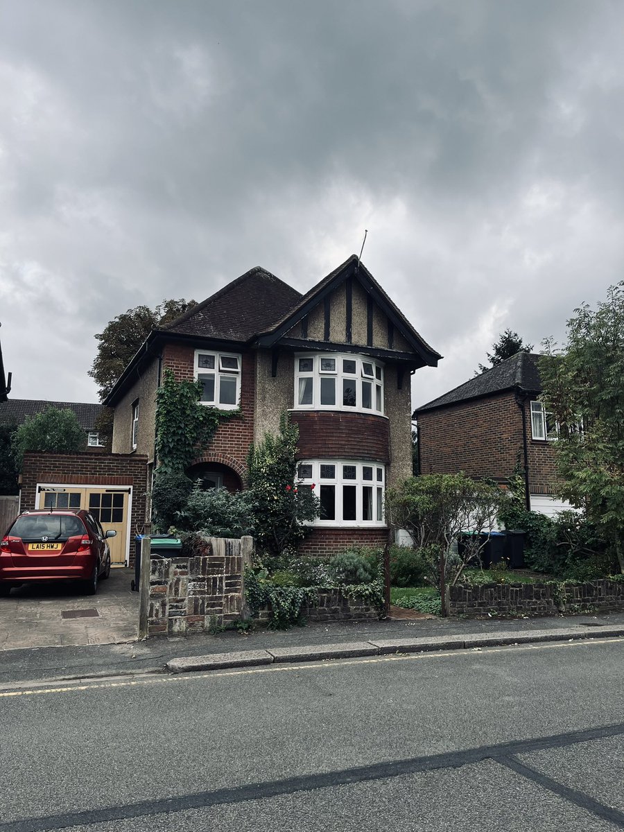 paul66662522116's tweet image. #throughthewindow 
#someoneiswatching