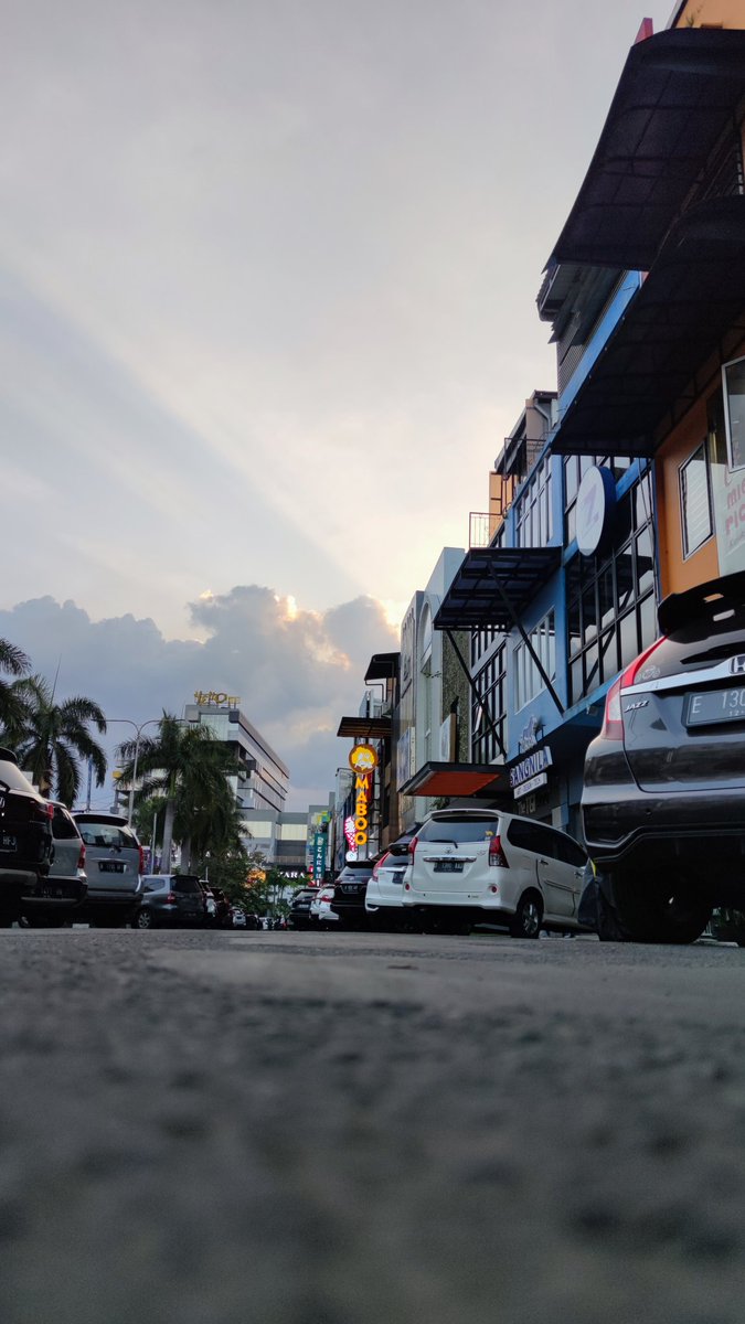 willz_only's tweet photo. senja di tengah kota 
#Xiaomi13TMastermind
@XiaomiIndonesia https://t.co/FW51BGTngE