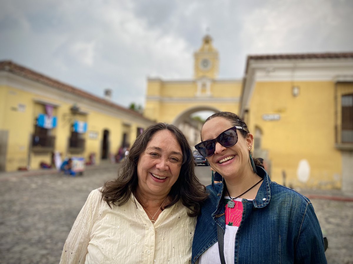 The best pictures are, the spontaneous ones! 
Gracias #DrMaríaFerris @HCTRCNow for holding my hand thought my career! ❤️ happily sharing my roots with you! 
#Mentorship #Sponsorship #Academics #BuildingCapacities #GlobalKidneyHealth @fundanier #Guatelinda🇬🇹 #Antigua #ALAPE2023