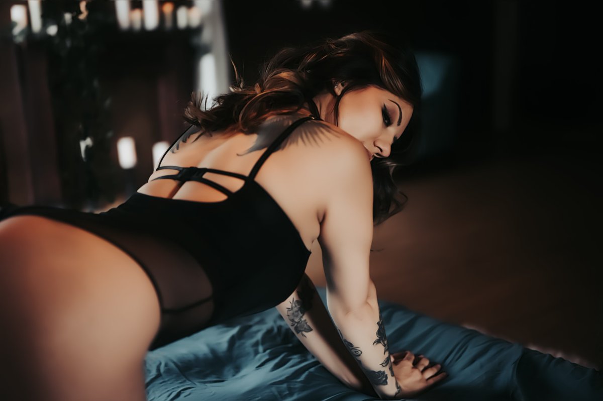 BeYoutifulBoudi's tweet photo. #WhoaWednesday!! 🥰😍
We're halfway there, hopefully everyone has a happy hump day! 💪
#WednesdayMotivation #Boudoir #Photography https://t.co/jsa0b6JqJb