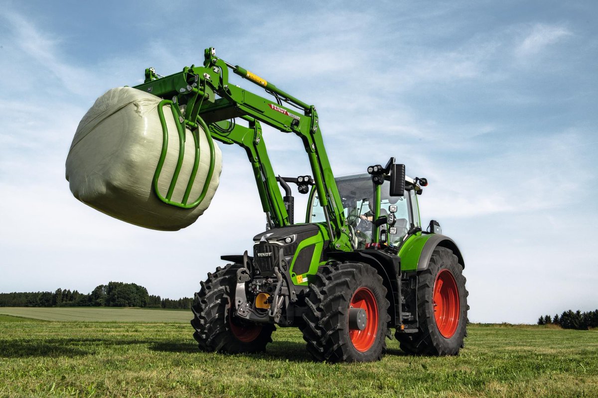 jimmyparrett's tweet photo. The future is nearly here! This new Fendt 600 Vario is going to be incredible!

✅ VarioGrip
✅ Up to 224hp from a 4 Cylinder!
✅ Fendt One Cab
✅ Compact and Versatile

Sign me up now!! 
#Fendt #Fendt600 #Crawfords https://t.co/8yvZw2bZj9