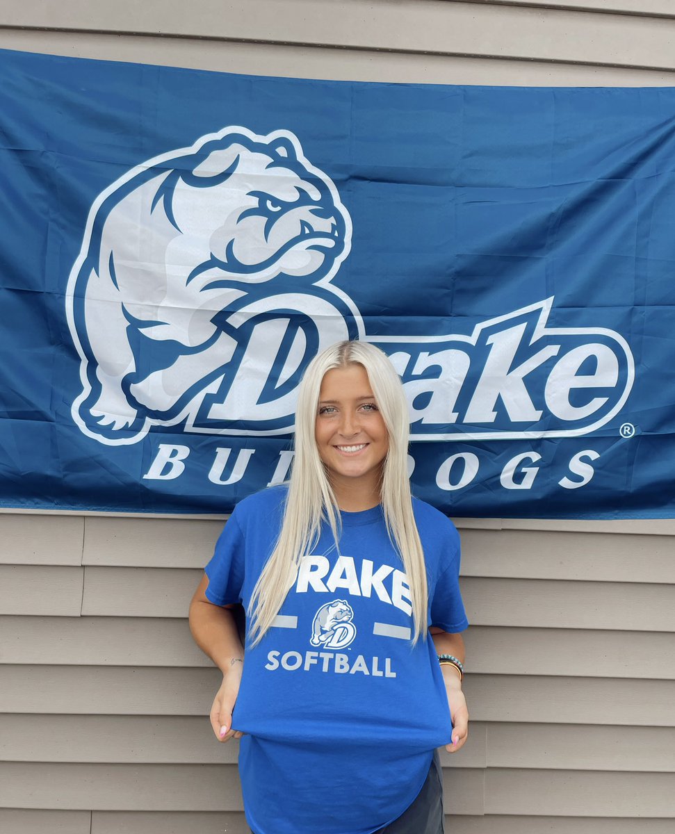 haleyyschroeder's tweet image. @DrakeSoftball #gobulldogs 💙🐾