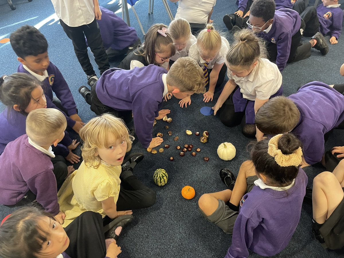 RPSRadcliffe2D's tweet image. We have been learning about the different seasons in Science, can you guess which season we looked at today?
These items are starting off our autumn table, we can’t wait to collect and add to it as the season progresses 🍁🍂