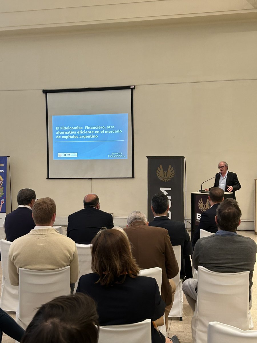 El presidente de la BCM <a href="/jperezcuesta/">Jorge Perez Cuesta</a> agradece la presencia de <a href="/HNorando/">Hernán Norando</a> y Mendoza Fiduciaria SA <a href="/MendozaFiducia1/">Mendoza Fiduciaria</a> 
“este encuentro nos da un enfoque diferente sobre el panorama del mercado de capitales y las condiciones que tenemos para poder funcionar”.