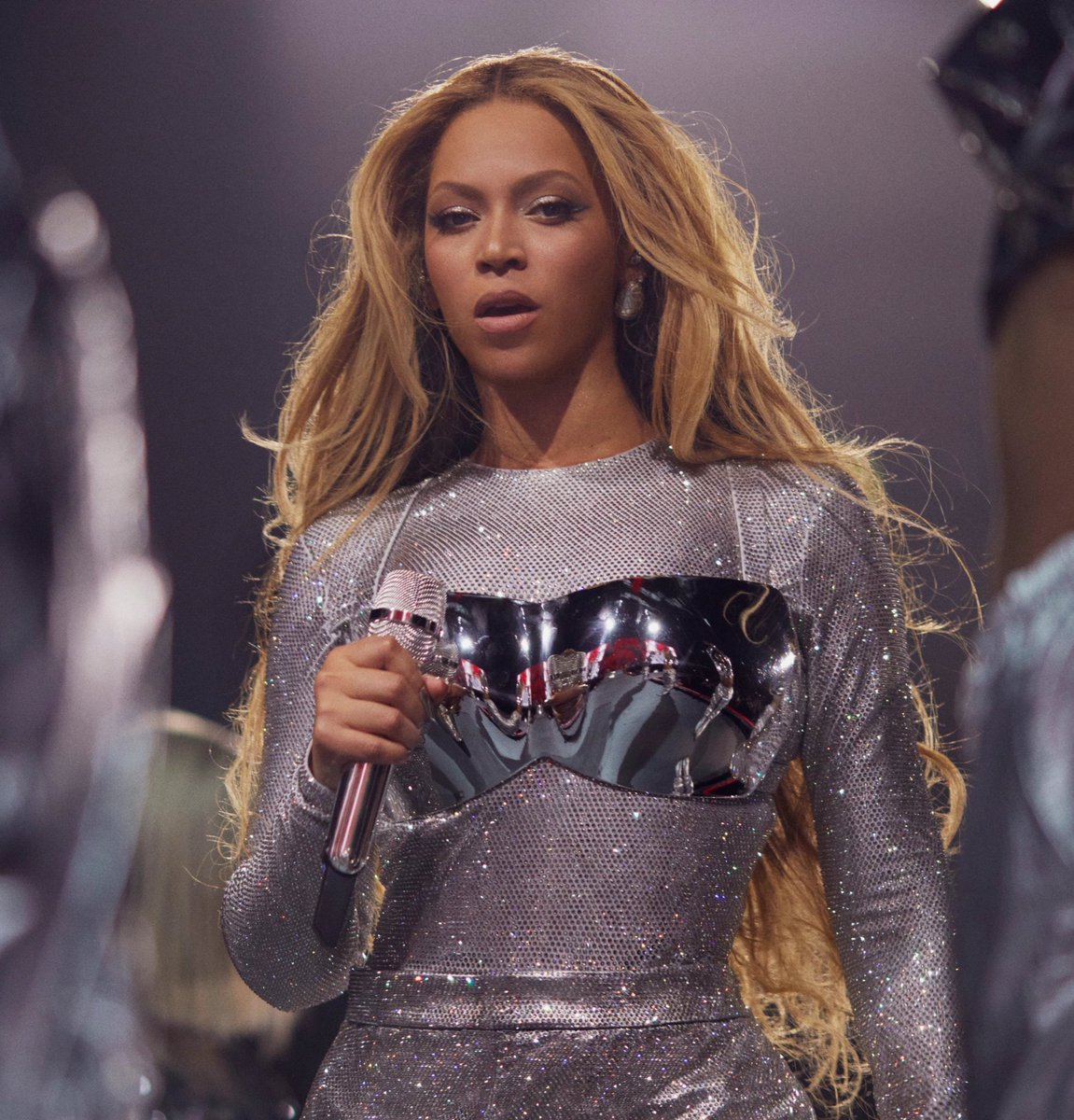 osamuelfelix's tweet photo. Maiores turnês femininas da história 

#1 Renaissance World Tour - Beyoncé - 580 milhões (56 shows)

#2 Positions World Tour  - Ariana Grande - 489 milhões (15 shows) https://t.co/LV9pxTeFVw