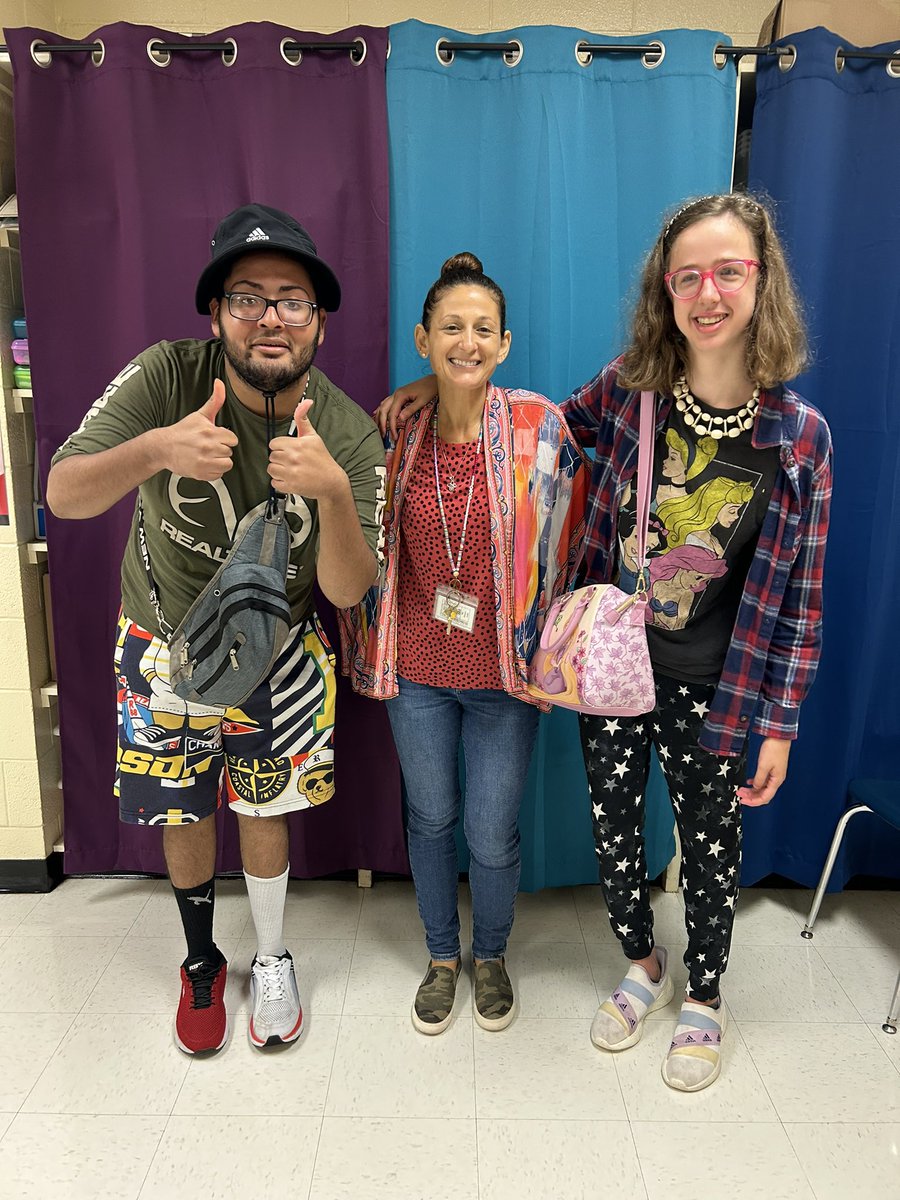 JaimeReillySHS's tweet photo. We are wearing mismatched clothes to show we respect each other’s differences
🟤⚪️⚫️🟣🔵🟢🟡🟠🔴 @SomervilleHSNJ https://t.co/2dw46lHHZn